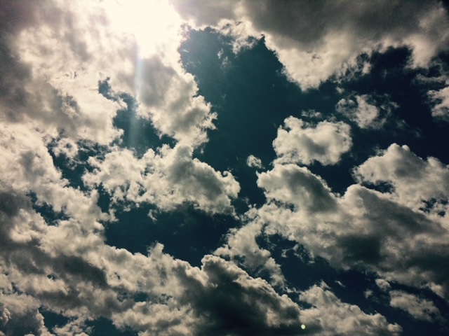himmel-wolken-sonne-stimmung achtsam-konflikte-lösen-und-widerständen-begegnen